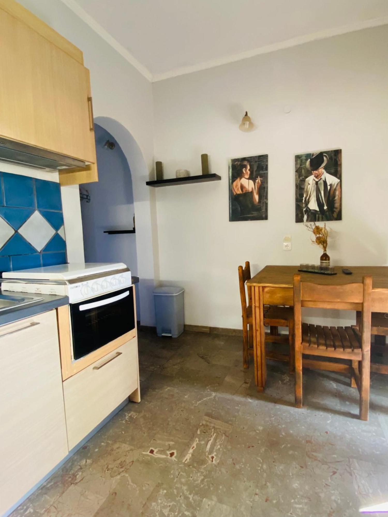 Costa's Steak House Apartment