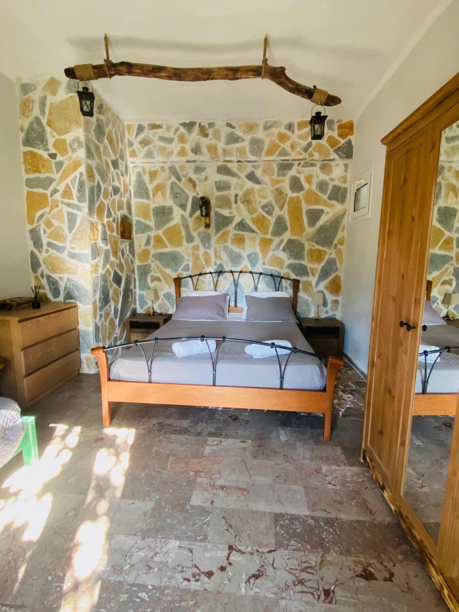 Costa's Steak House Apartment